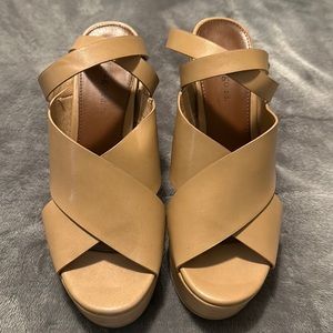 Indigo Eddie2 Beige Platform heels